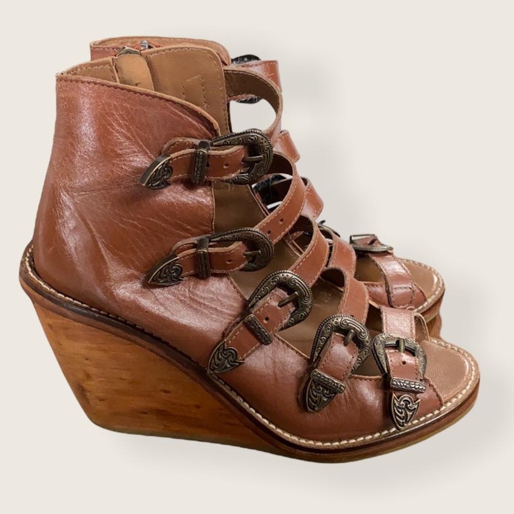 TOPSHOP tan/brown sandals.
